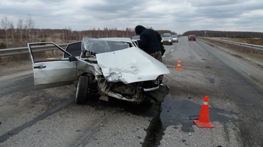 Под Каменском-Уральским очевидцы ДТП стащили кошельки пострадавших, вылетевшие из машины от удара - Каменск-Уральский, Авария, Воровство, Мрази, Видео, Длиннопост, Негатив, ДТП, Кража