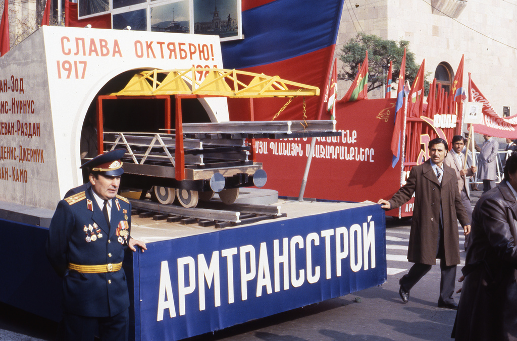 Цветные фотографии Шведского туриста. Ереван 7 ноября 1984 г. - СССР, Армения, 1984, История, Фотография, Интересное, Демонстрация, Октябрьская революция, Длиннопост