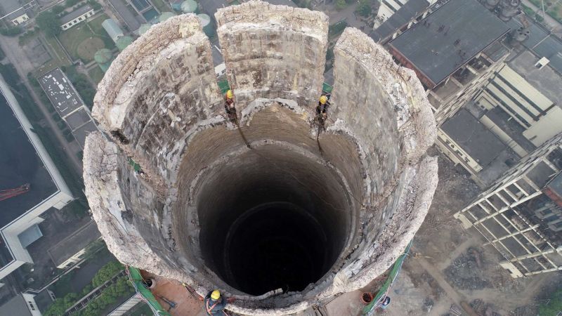 Workers manually dismantle a chimney 180 meters high - The photo, Longpost, Interesting, China