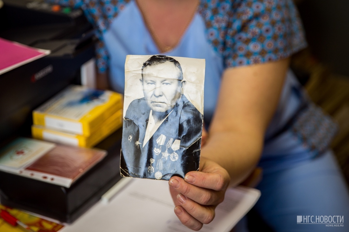 [ZHZL] Two Siberian sisters went to work in the hospital as nurses in the footsteps of a veteran grandmother - Nurses, Sister, Siberia, Novosibirsk, Resuscitation, Zhzl, Longpost, Sisters