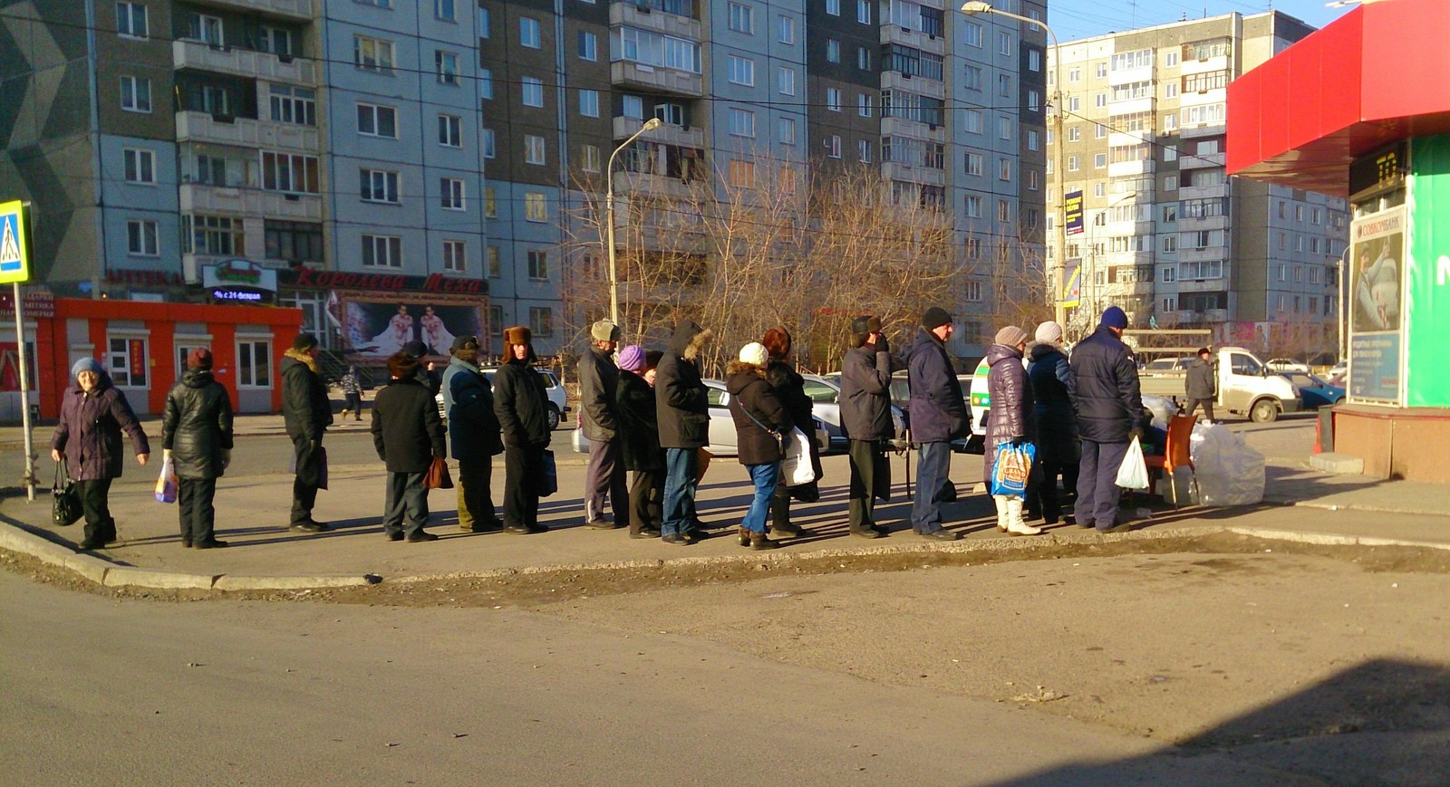 В очередь, ... дети, в очередь! - Моё, Очередь, Вопрос, Молоковоз