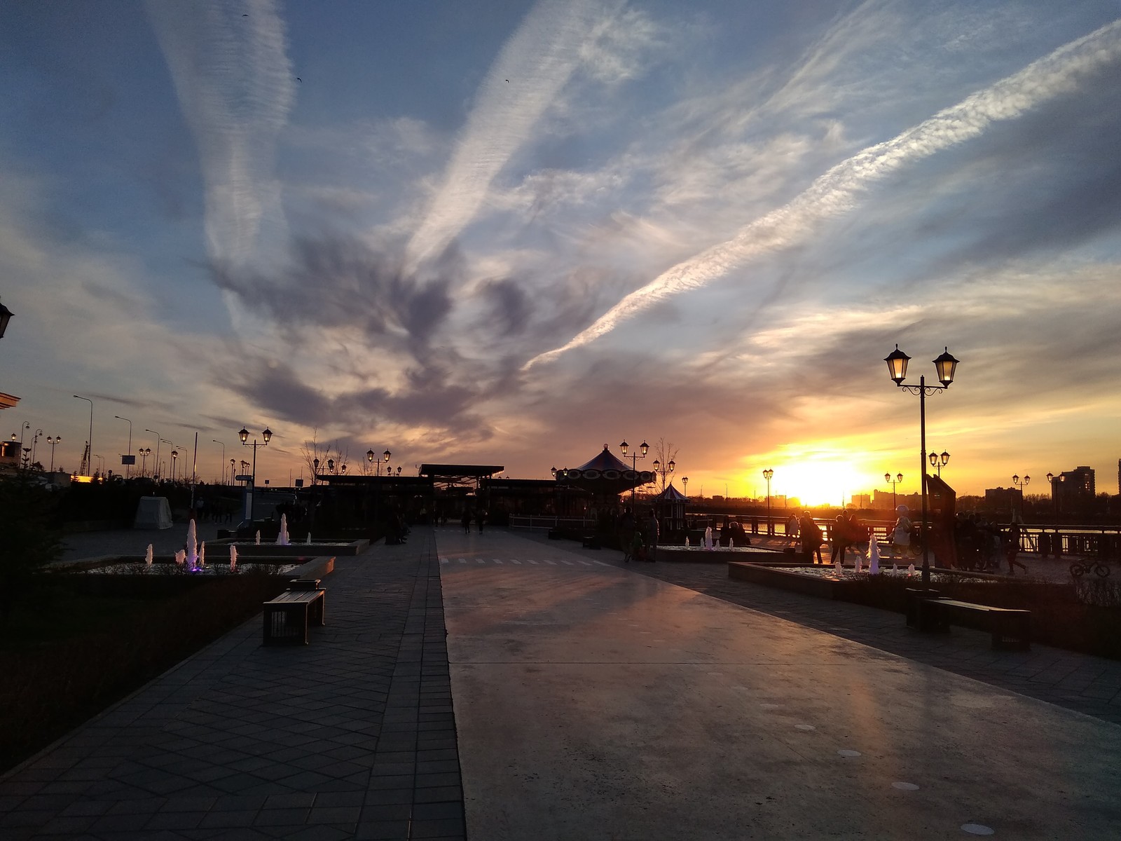 Kazan. Embankment. Sunset. Bicycle ride. - Kazan, Embankment, Saratov, Longpost, Sunset, Bike ride, Bike path