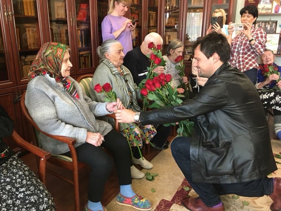 Danila Kozlovsky in a nursing home in Belyaninovo - My, Danila kozlovsky, Nursing home, Elderly, Longpost