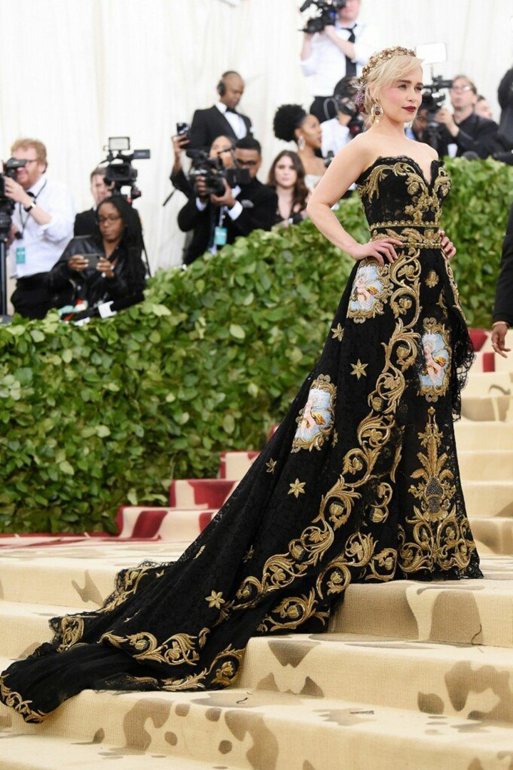 Emilia Clarke on the red carpet Met Gala 2018. (photo post, long) - Emilia Clarke, Game of Thrones, The dress, Longpost