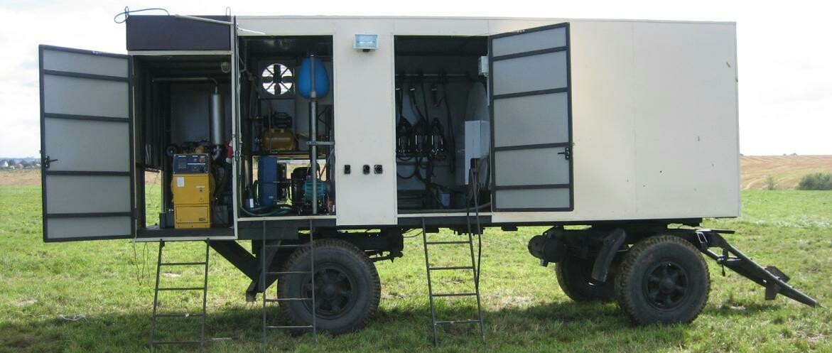 Milk production: the middle of the technology - Milk, Republic of Belarus, Milking equipment, Tractor, Tractor driver, Village