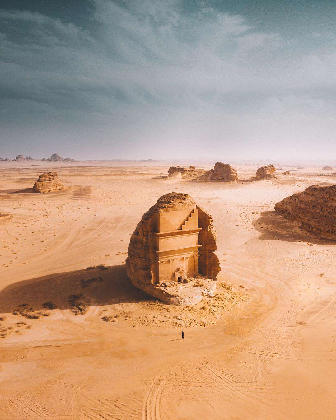 Madain Salih in the desert of Saudi Arabia - Saudi Arabia, sights, The photo, Nature, Peace, beauty, Adventures, Desert