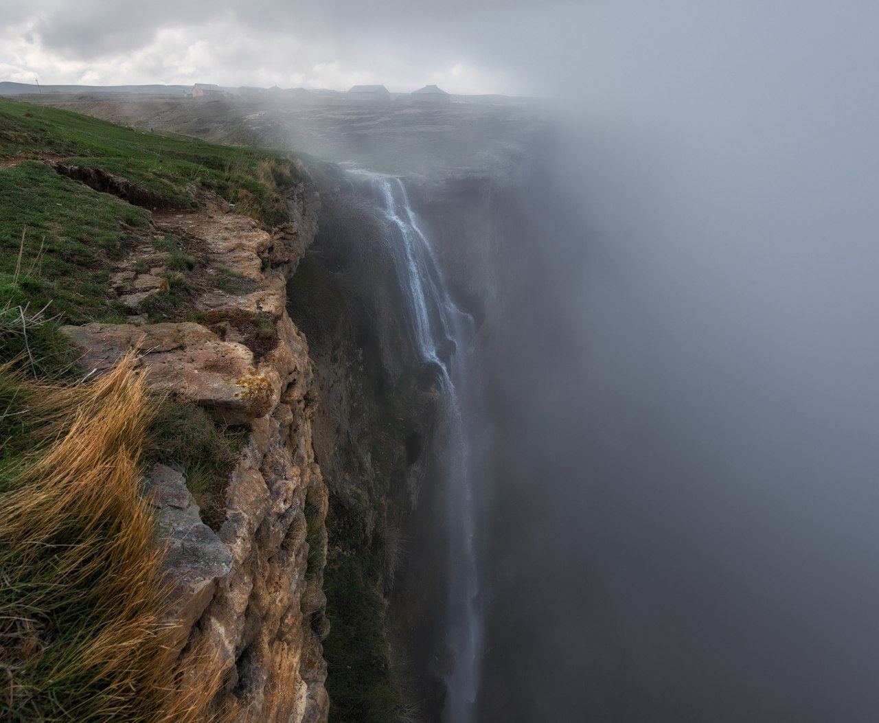 On the edge of the abyss - The photo, Nature, Abyss, Waterfall