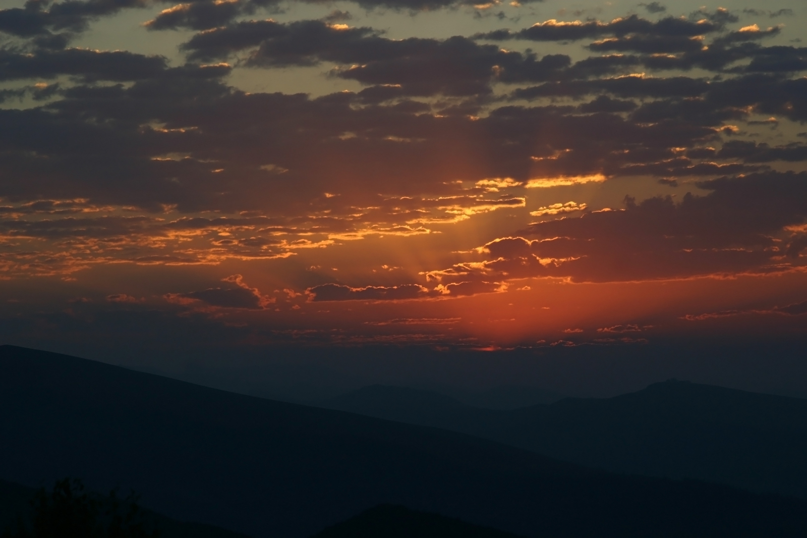 Sunset in the mountains - My, The photo, Sunset, The mountains, Clouds, Caucasus, Sky