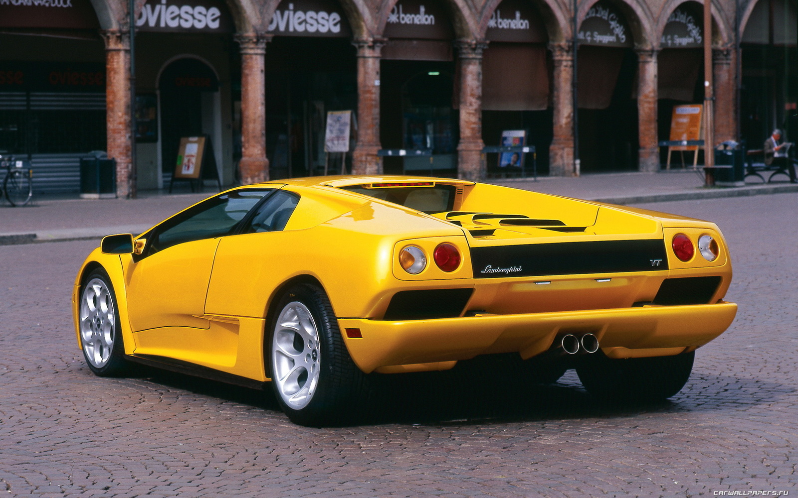 Every time I see PAZ-ik on the roads, I remember the Lamborghini Diablo. - My, Paz 3205, Lamborghini, Longpost, Similarity, Car, Bus, Auto, , Groove