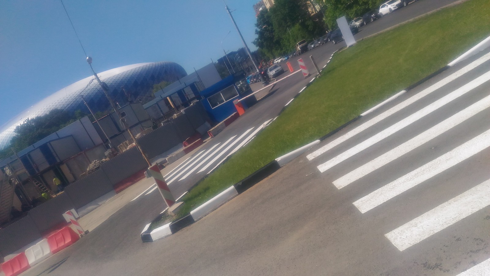 Pedestrian crossing near the Dynamo stadium. - My, Technologies, Crosswalk, Grass near the house