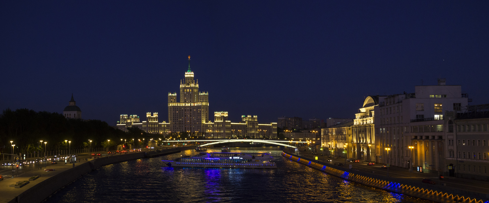 Город москва работает. Ночная Москва. Панорама, Москва, Смоленская улица. Фото МГМУ В Москве ночью. 31 Января Москва панорамные фото.