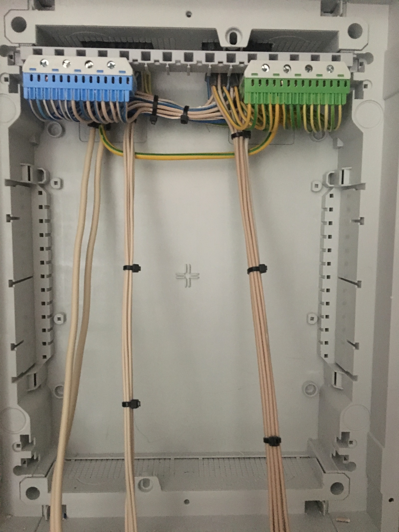 Assembly and connection of the apartment shield (Part 2) - My, Electrician, Longpost, With your own hands, Installation of the switchboard, Wiring