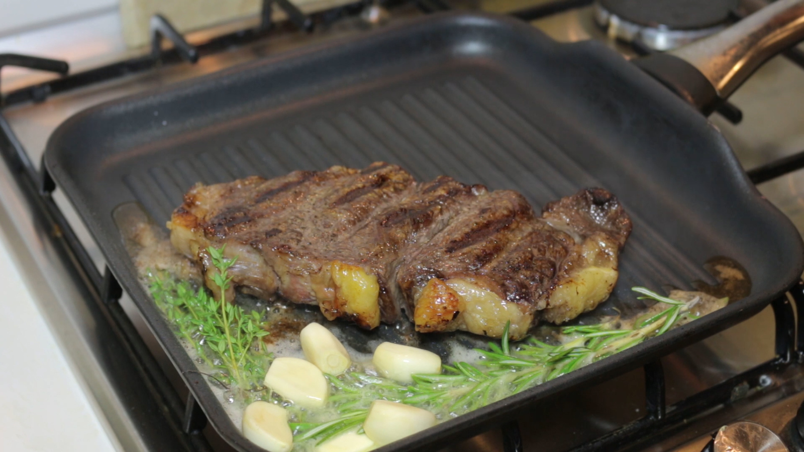 Striploin steak reverse frying (revers sear steak) - My, Food, Recipe, Steak, Striploin, Video, Longpost