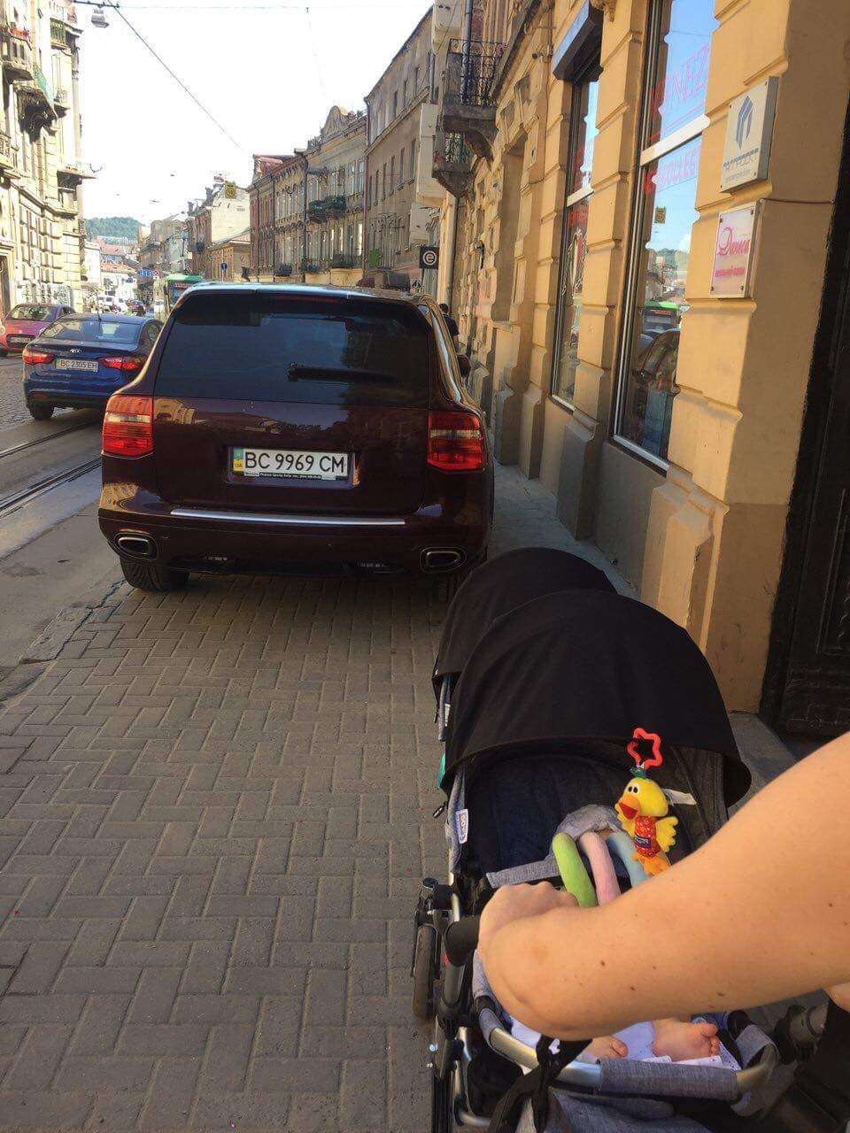 sidewalk lord - Parking, Lviv