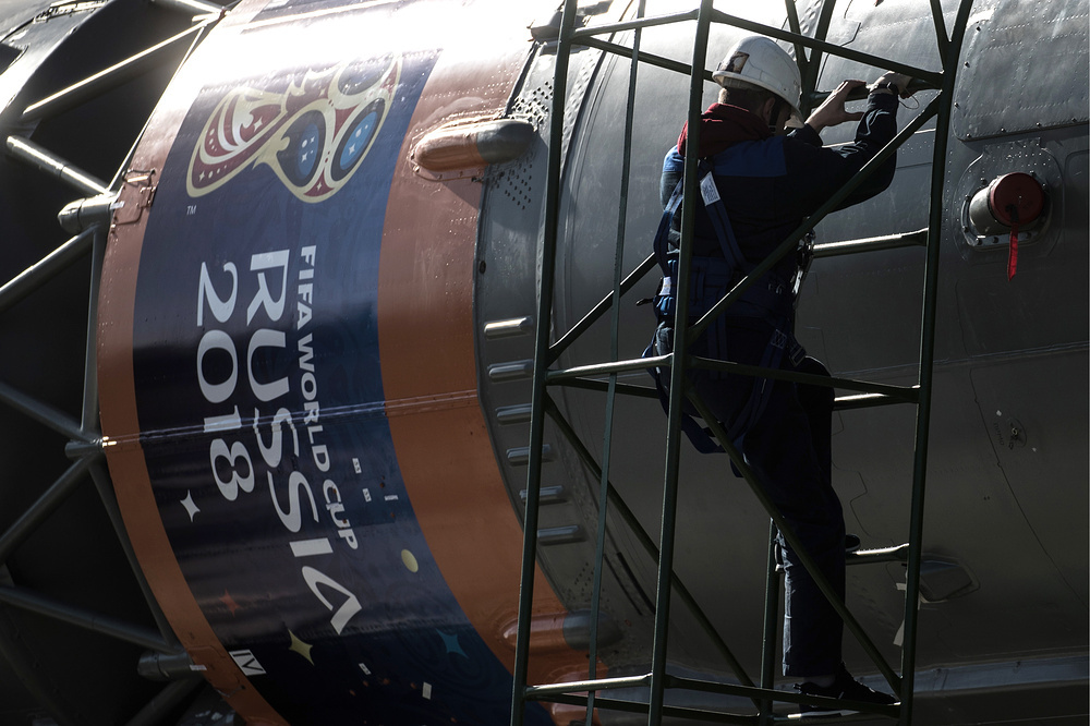 Launch vehicle Soyuz-FG with TPK Soyuz MS-09 was taken to the launch pad. - Space, Rocket, Union, Roscosmos, NASA, Esa, Baikonur, Longpost, news