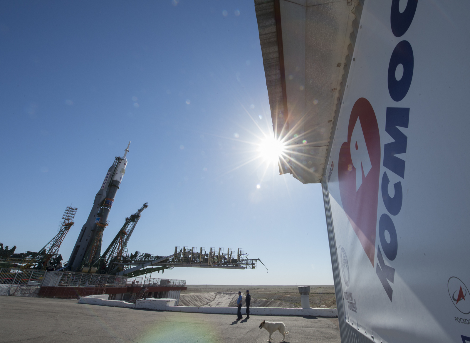 Launch vehicle Soyuz-FG with TPK Soyuz MS-09 was taken to the launch pad. - Space, Rocket, Union, Roscosmos, NASA, Esa, Baikonur, Longpost, news