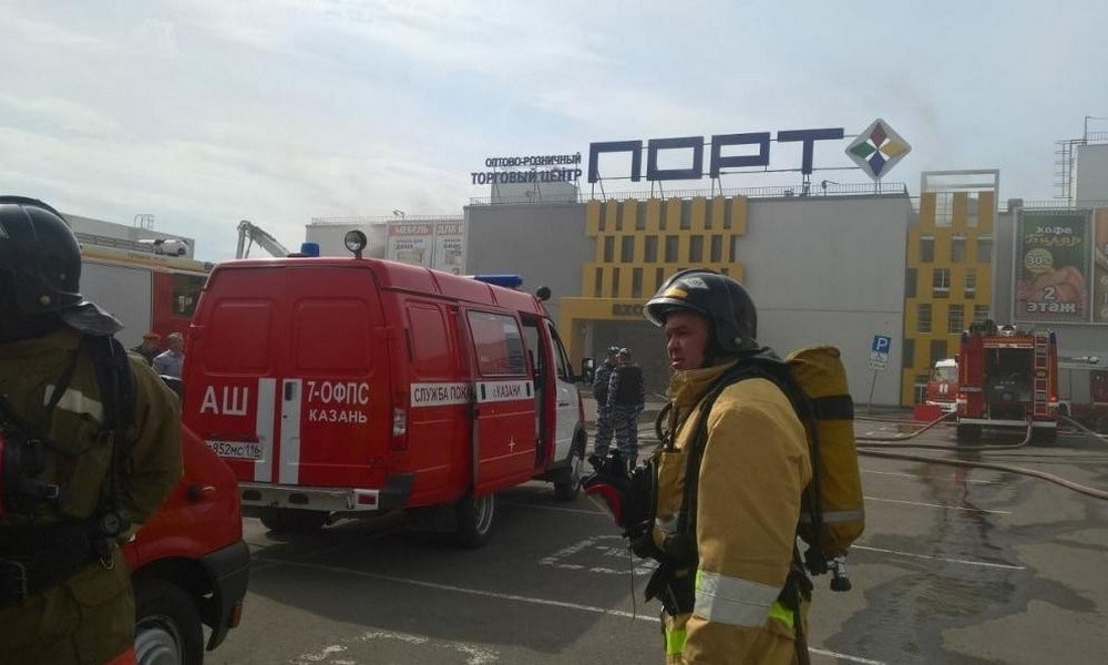 Another mall is on fire. - Kazan, Shopping center, Fire, Video