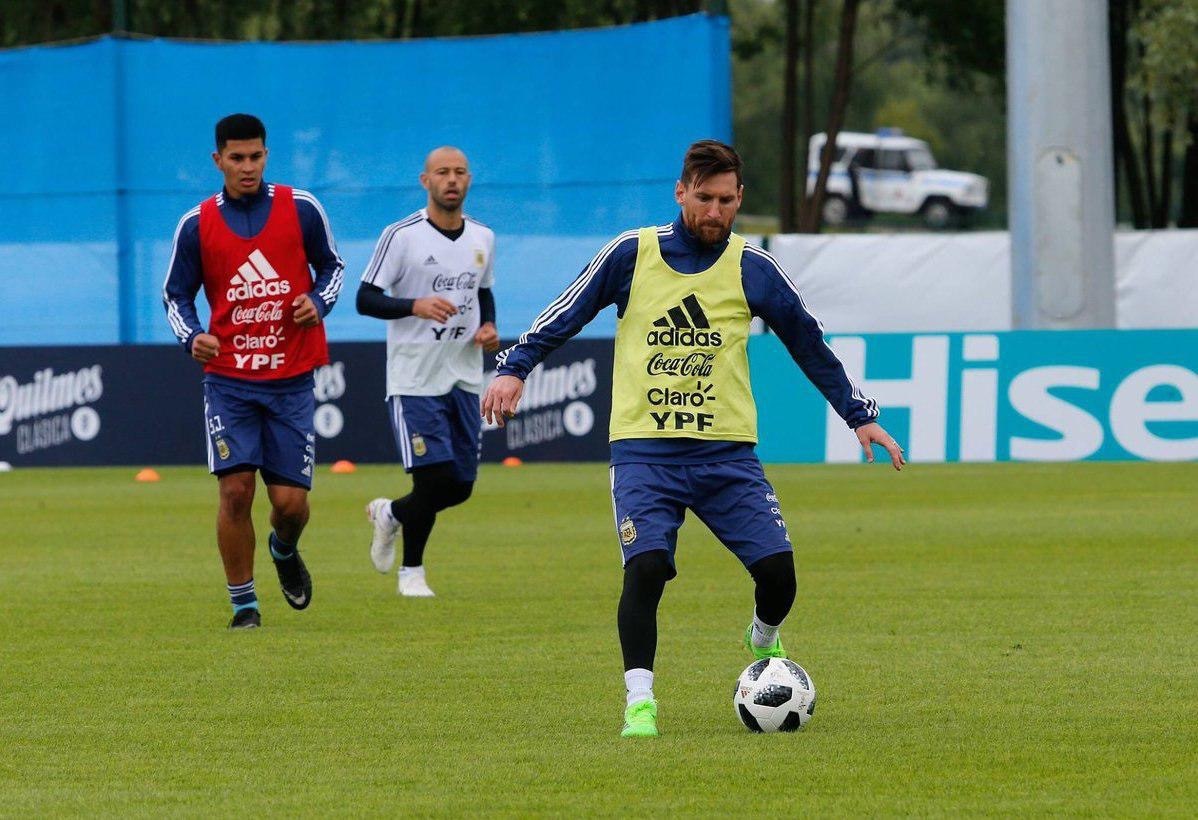 Look at the background - Football, Lionel Messi, Soccer World Cup