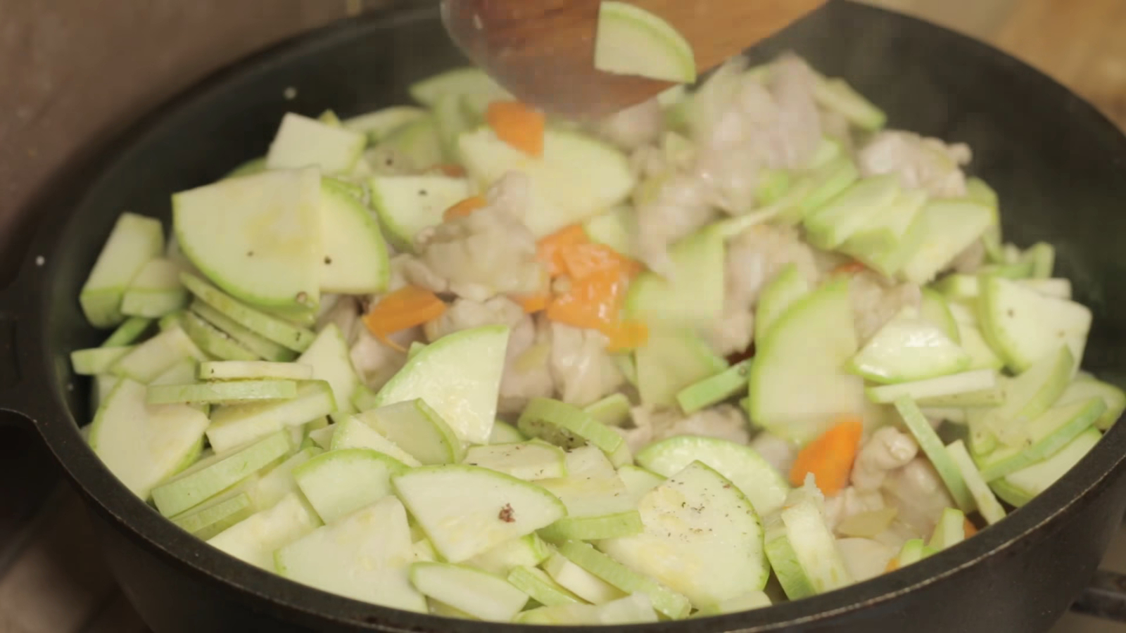 Быстрый сливочный соус с курицей и кабачками - Моё, Сливочный соус, Подлива, Рецепт, Видео рецепт, Кулинария, Еда, Irinacooking, Видео, Длиннопост