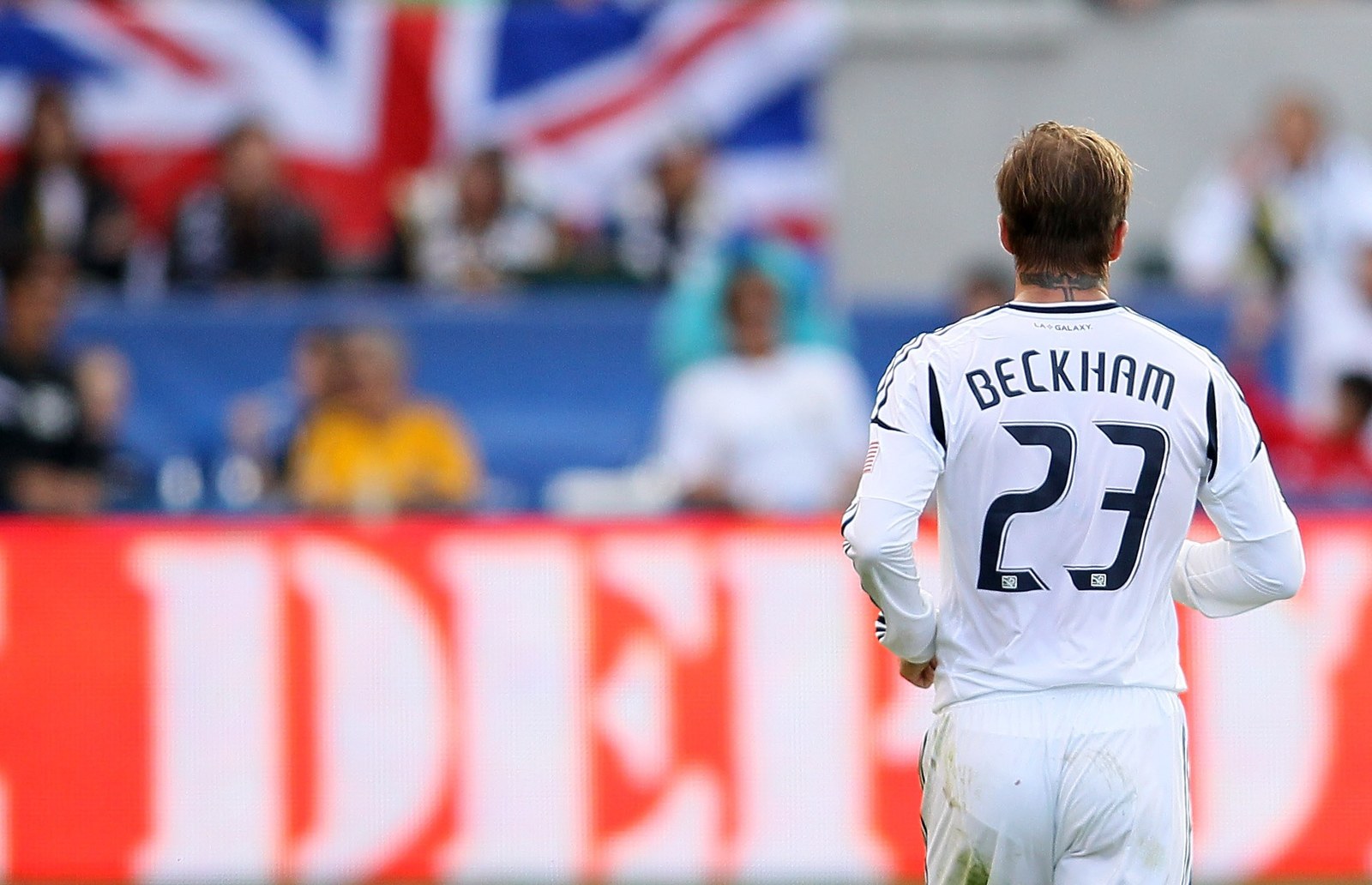 Первый номер в футболе. Дэвид Бекхэм 23 номер. Футболист Beckham 23 номер. Бекхэм Дэвид номер в футболе. David Beckham 23.