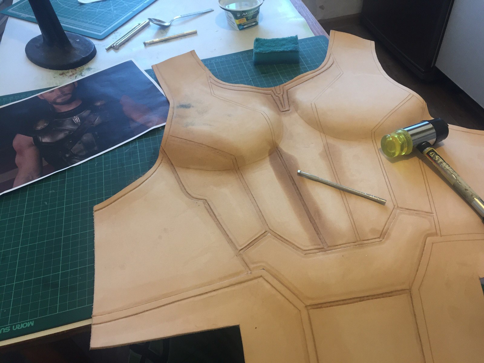 The process of creating a Thor costume from Thor: Ragnerok (Part 3) - My, Cosplay, Starcon, Craft, Needlework with process, Leather, Thor, Marvel, Inprogress, Video, Longpost