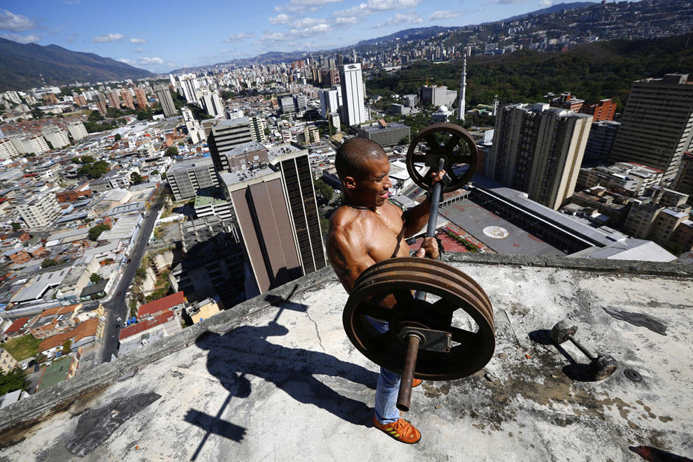 Tower of David in Caracas: the largest squat in the world - Caracas, Tower, Lodging, Squatting, Capture, Text, Longpost