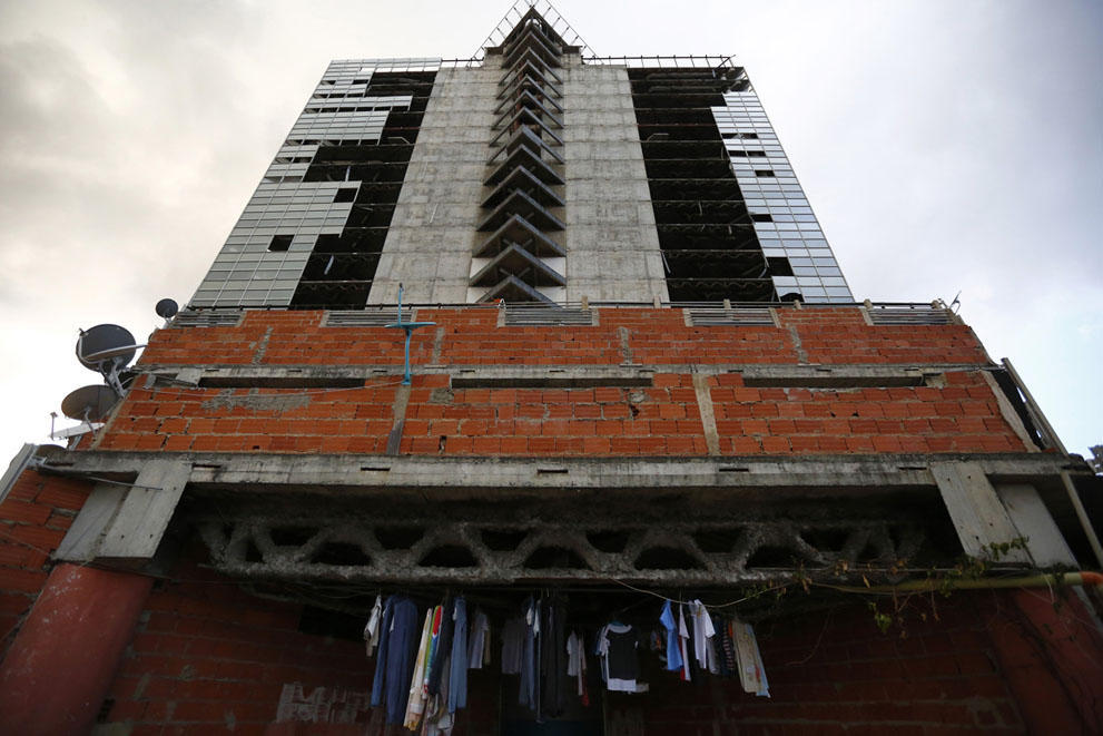 Tower of David in Caracas: the largest squat in the world - Caracas, Tower, Lodging, Squatting, Capture, Text, Longpost