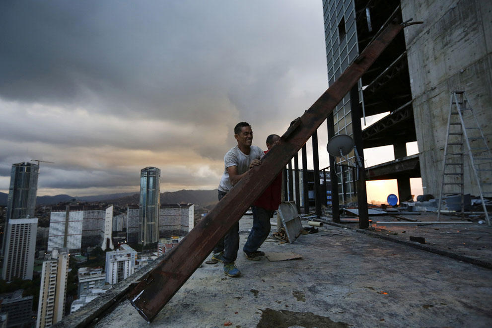 Tower of David in Caracas: the largest squat in the world - Caracas, Tower, Lodging, Squatting, Capture, Text, Longpost