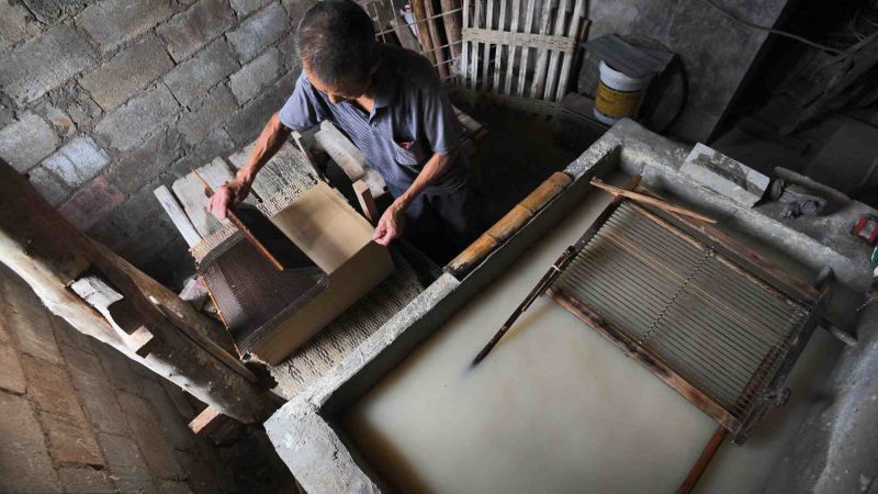 Chinese Man Crafts Paper By Hand For 36 Years, Making 3,000 Sheets Daily - Unusual, Longpost, The photo, China