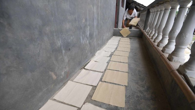 Chinese Man Crafts Paper By Hand For 36 Years, Making 3,000 Sheets Daily - Unusual, Longpost, The photo, China