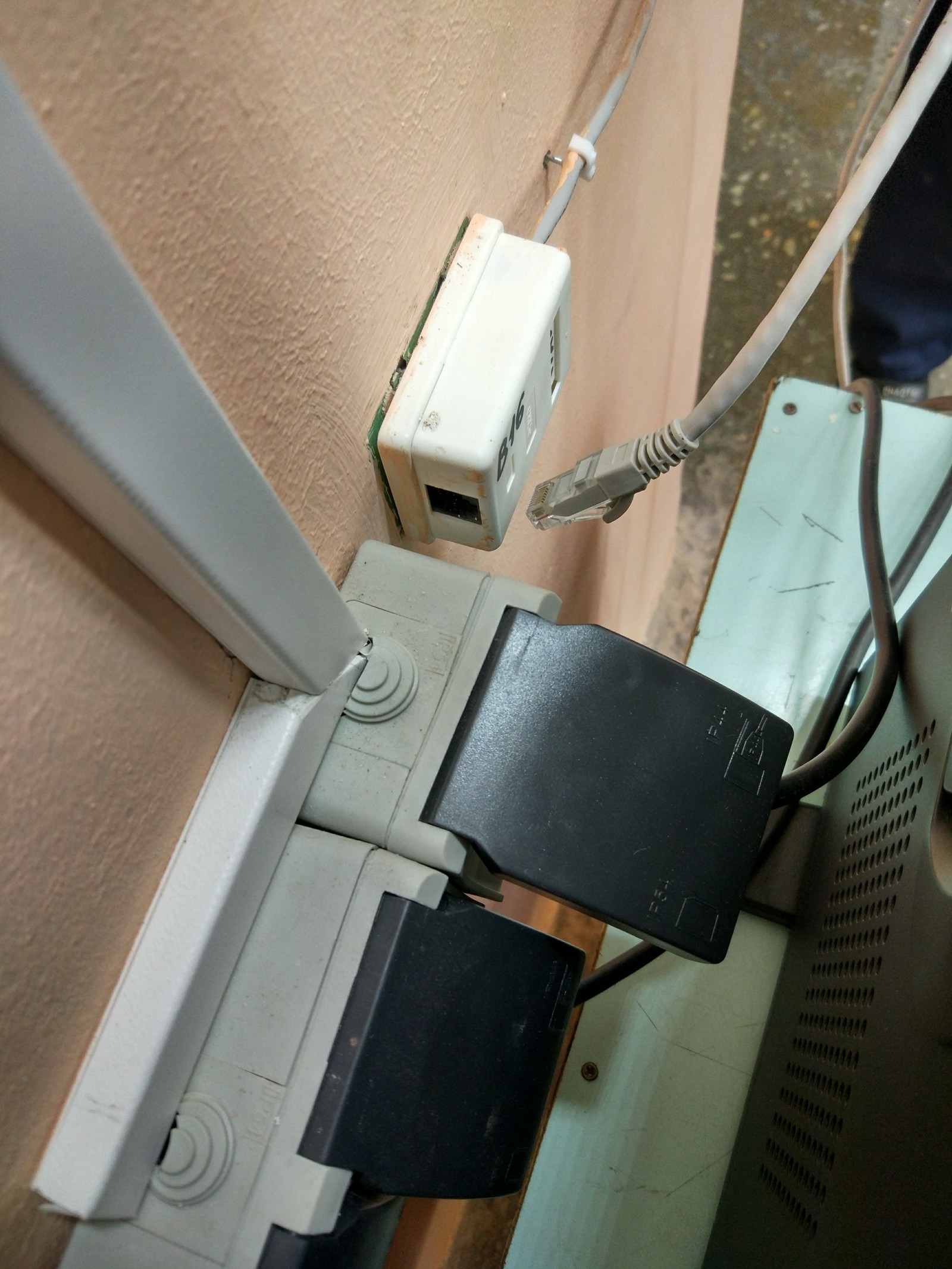 When electricians do not coordinate work with system engineers - My, Rukozhop, Net, Longpost