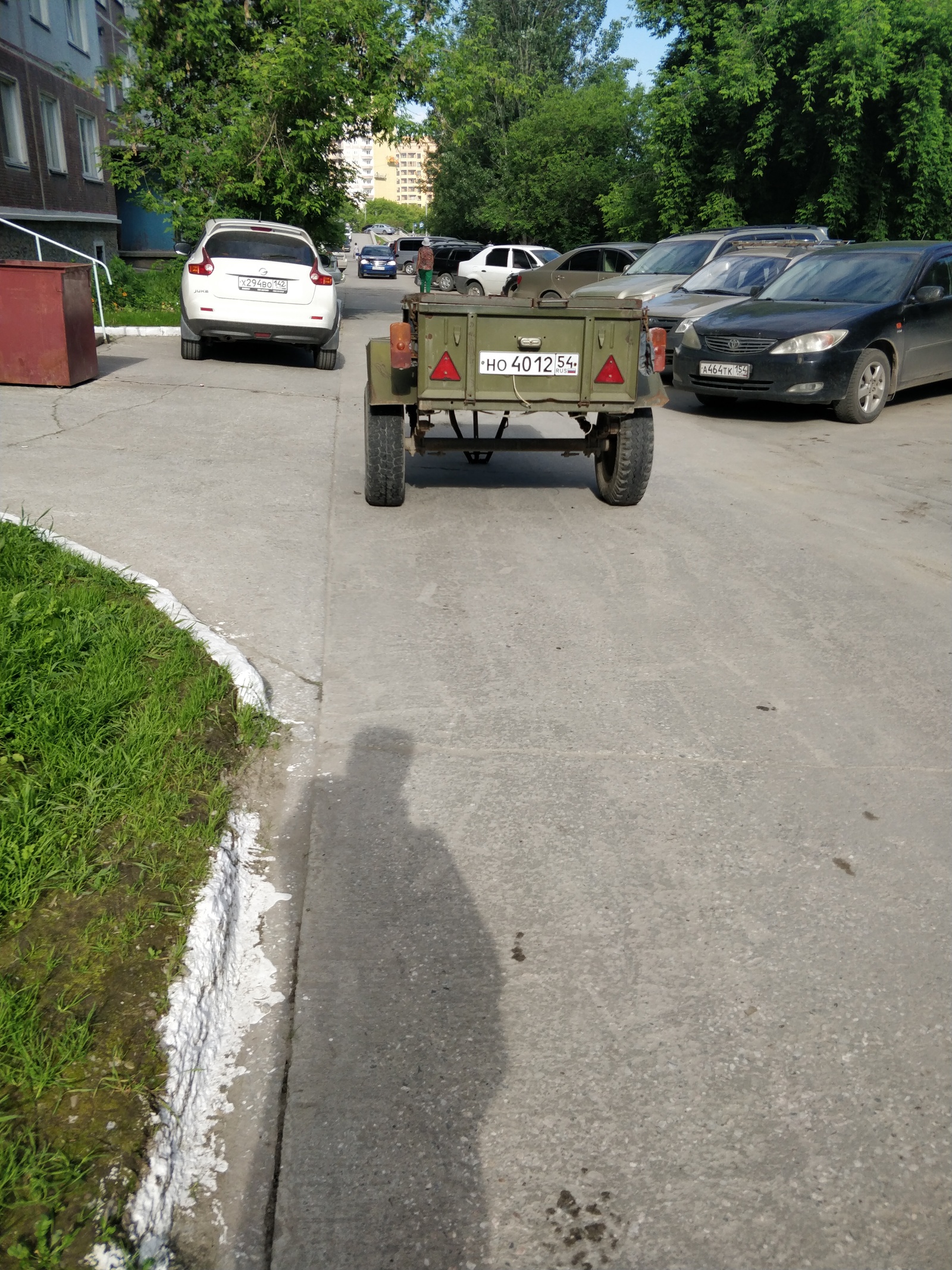 When it's not enough to fill a parking space, you need to go straight to the street - Parking, Trailer, Novosibirsk, Longpost