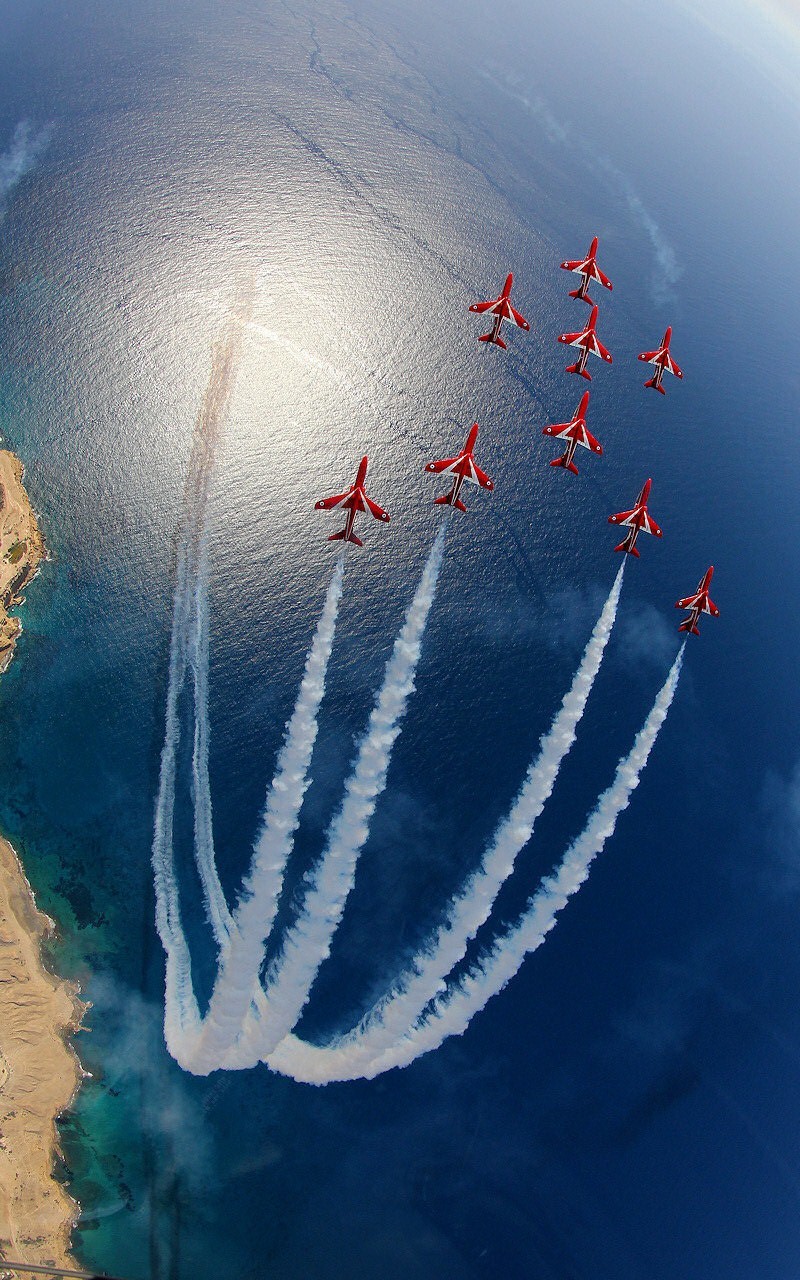 Red arrows turn around - , Sea, beauty