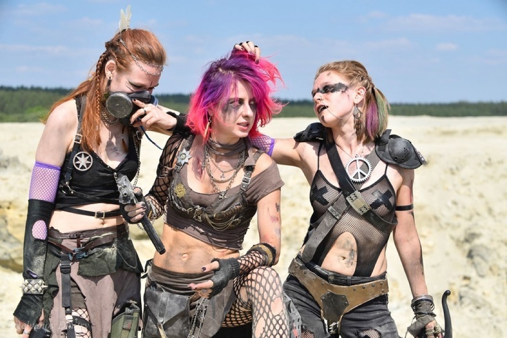 Steampunk, hang gliders and eagle owls: looking at photos of the apocalypse taken in the sands of Berezovsky - Steampunk, Apocalypse, The photo, Cosplay, Crazy Max, Longpost