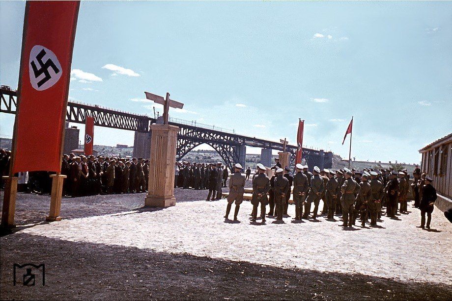 Opening of railway traffic across the restored Streletsky Bridge across the Dnieper in Zaporozhye. - Zaporizhzhia, Dnieper, Bridge, 1943, Longpost