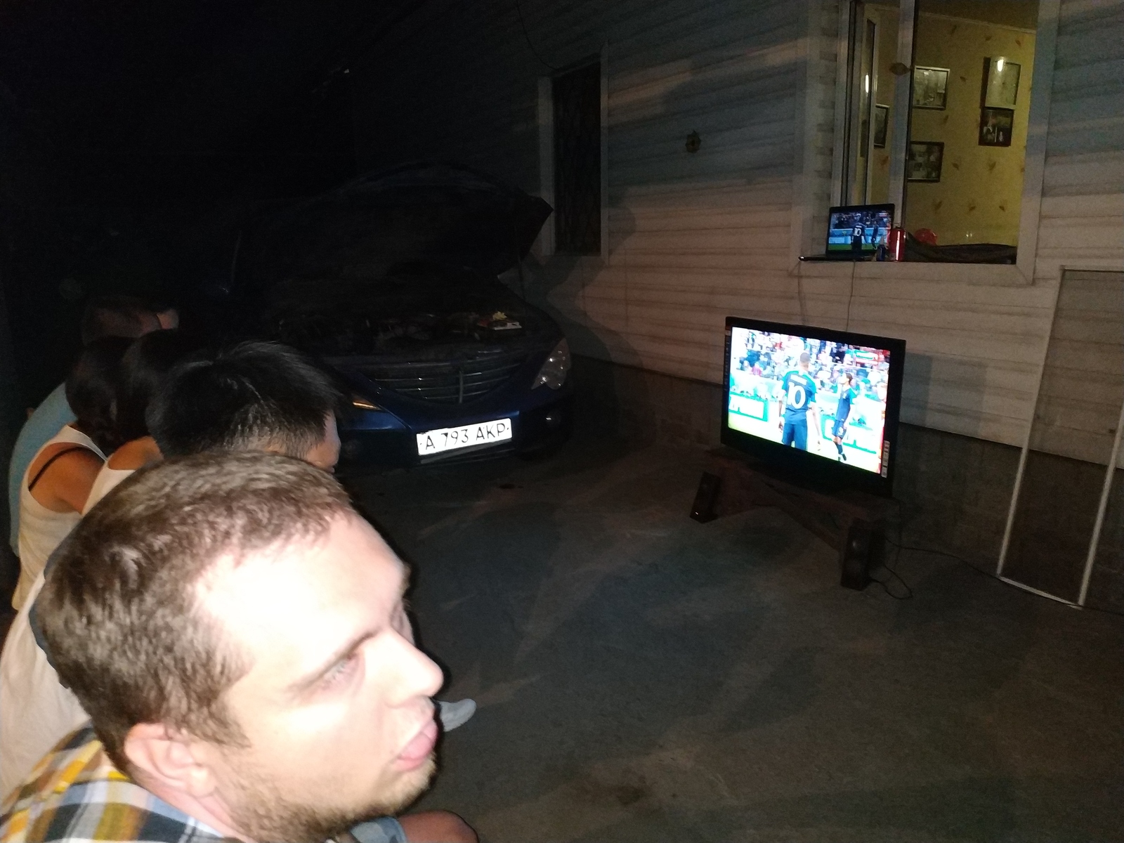 How do we watch football? Almaty. City center. - My, Soccer World Cup, Almaty, Private house, Longpost