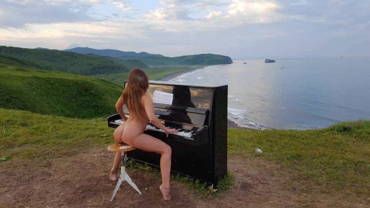 On the shore - NSFW, Kamchatka, Girls, Strawberry, Piano, Shore