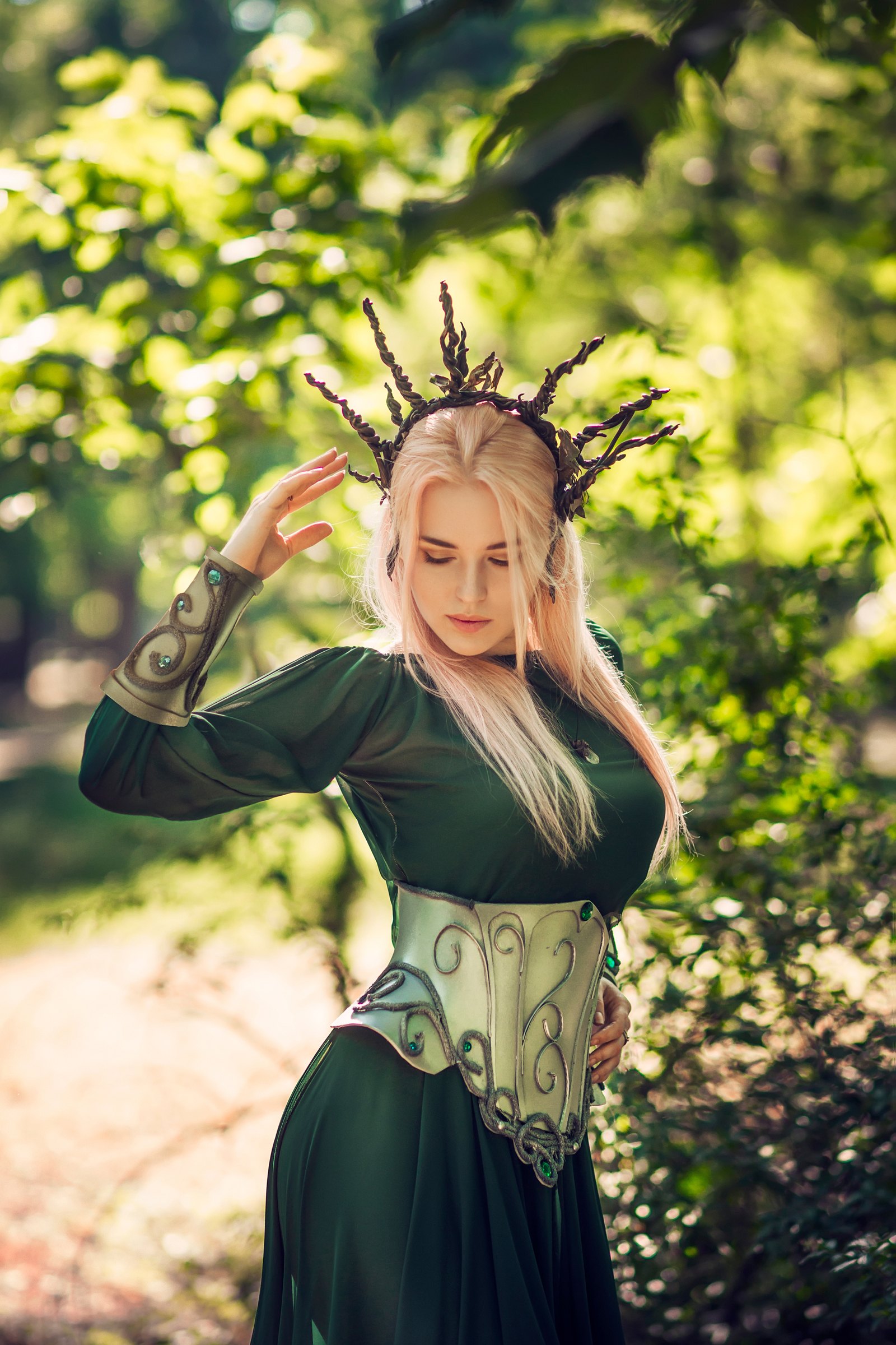 Elf cosplay. Эллериан жена Трандуила. Кейт Ламберт эльфийка. Эллериан косплей. Эльф косплей.