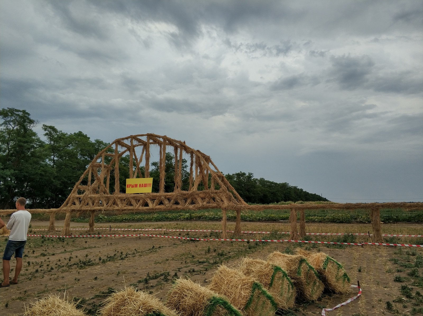 Straw. - My, The photo, Straw, Summer, Businessman, Field, Longpost