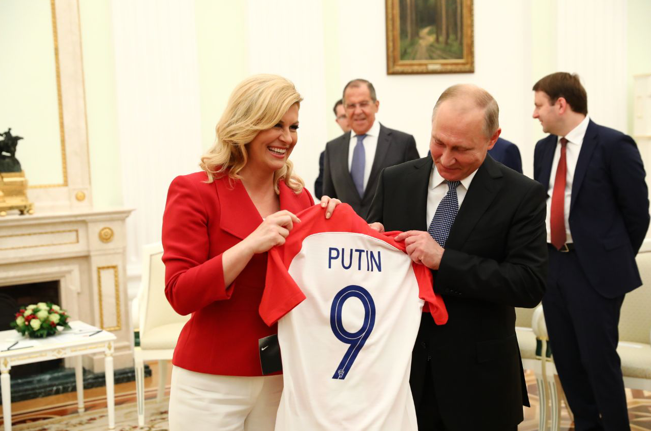 The President of Croatia presented Putin with a national team shirt with the ninth number - Sport, Football, 2018 FIFA World Cup, Politicians, Vladimir Putin, Kolinda Grabar-KitaroviД‡