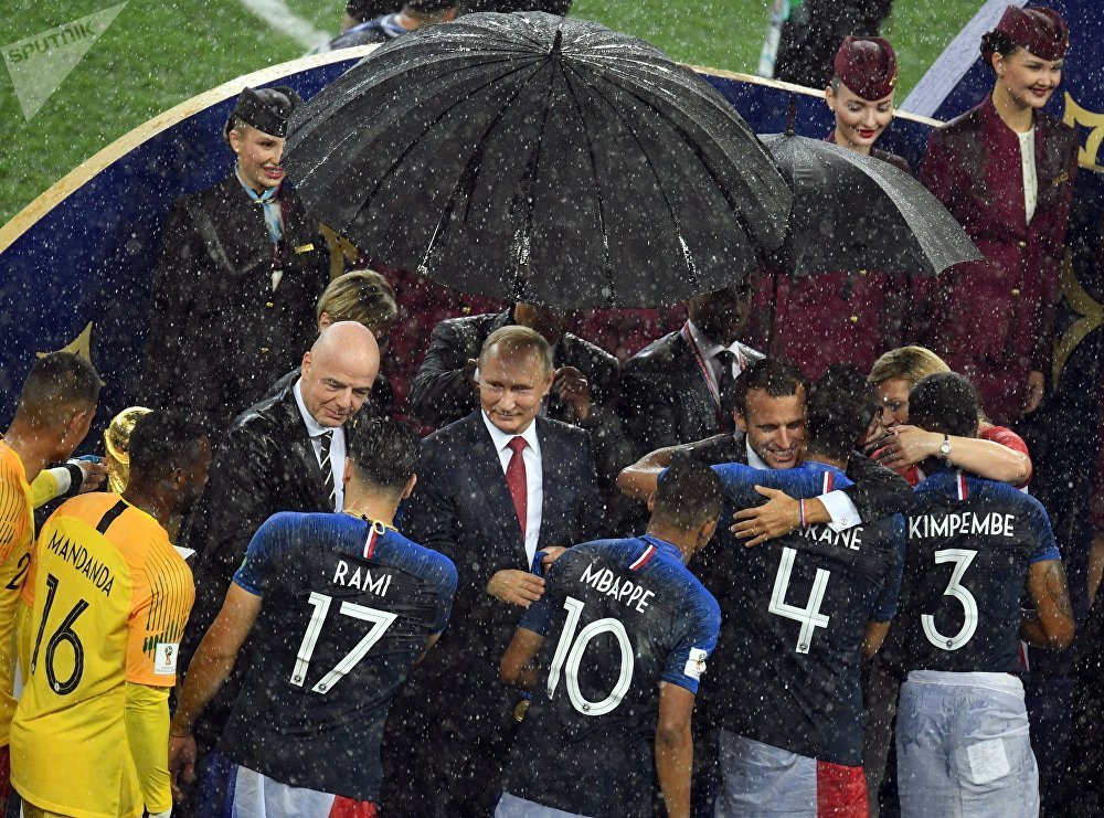 This downpour! - The president, France, Croatia, Shower, Girls, A shame, media, Video, Longpost, Media and press