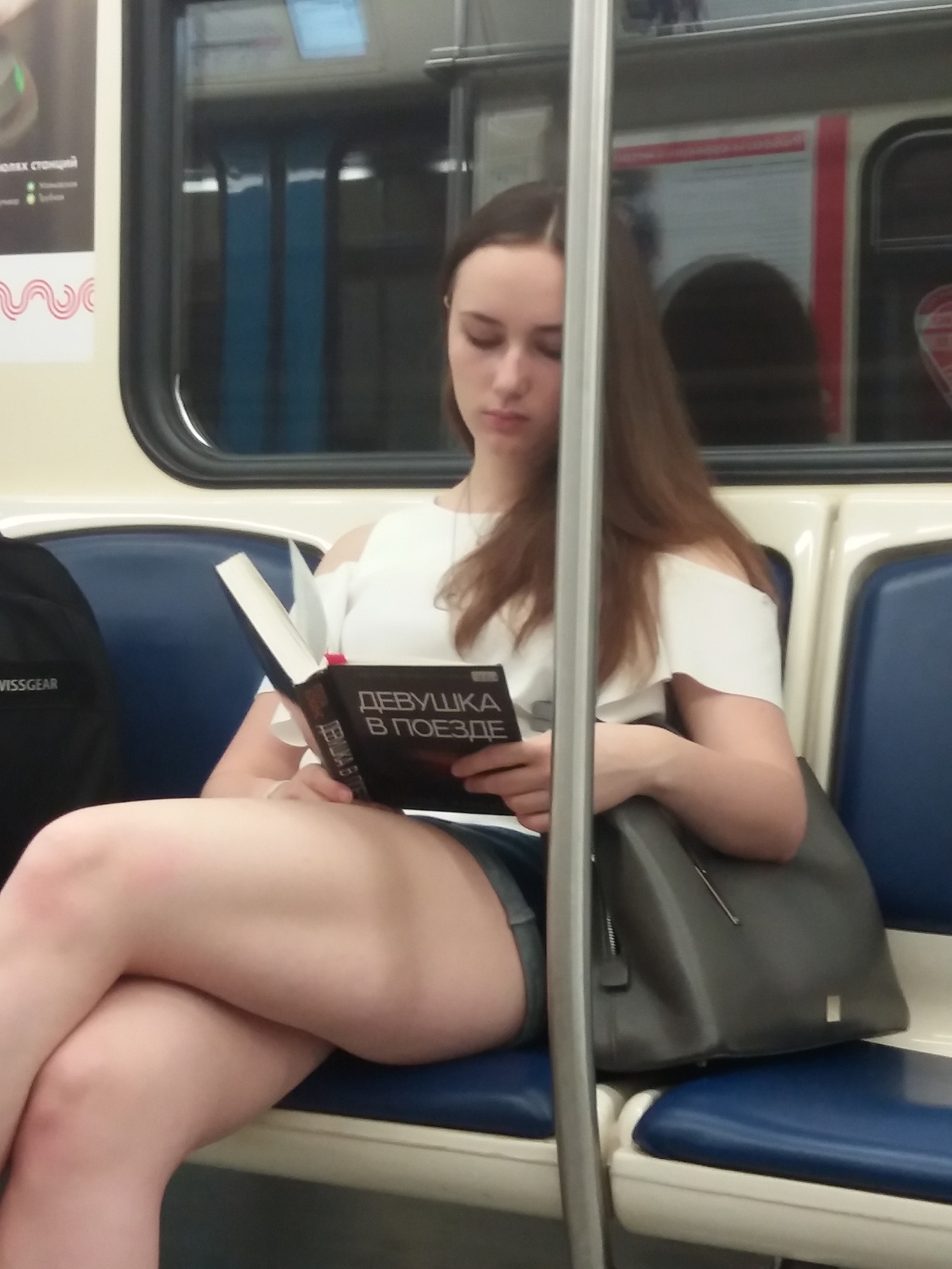 A bit of recursion - Metro, Recursion, The photo, Reading, Girls, Books