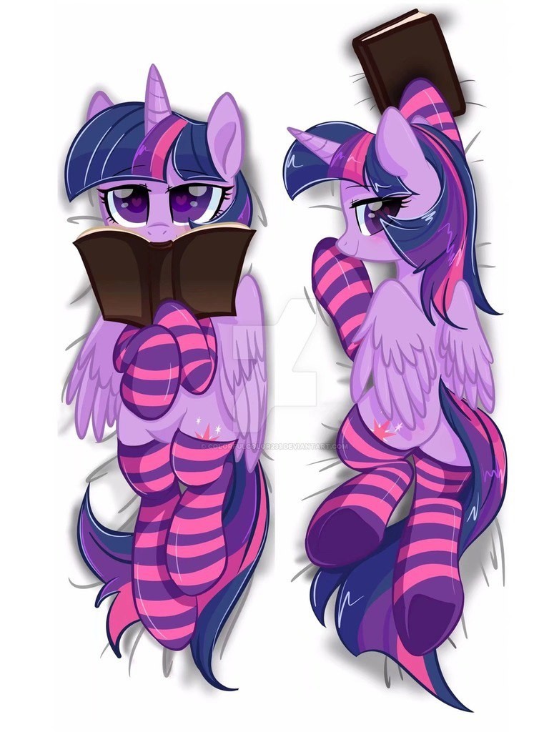 Чтение умной книги в холодную ночь - My Little Pony, PonyArt, Twilight sparkle, MLP Edge, MLP Носочки