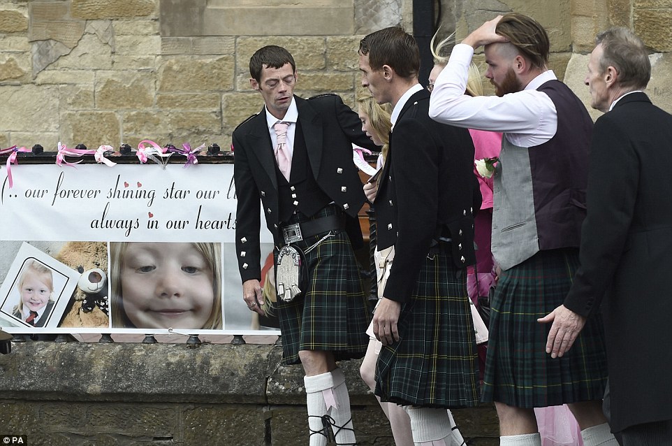 The funeral of a murdered 6-year-old girl from a small Scottish island - Funeral, The crime, Girl, Scotland, Murder, Изнасилование, Pedophilia, Longpost, Negative