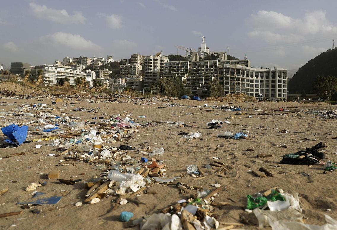 Пластик шторм. Бейрут пляжи. Бейрут Ливан море пляж.