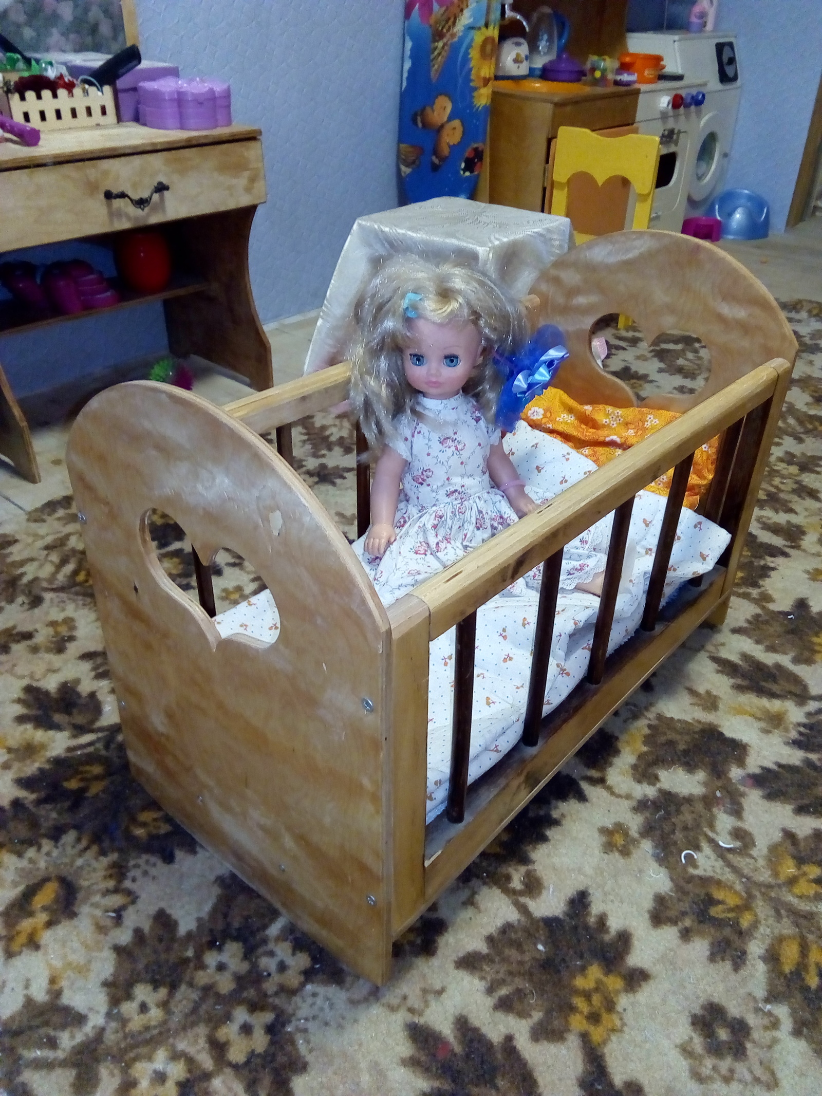 Кукольная кровать из фанеры №2