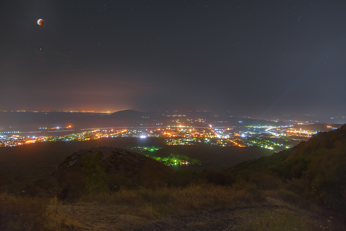 About the eclipse - My, moon, Moon eclipse, Beshtau, Landscape