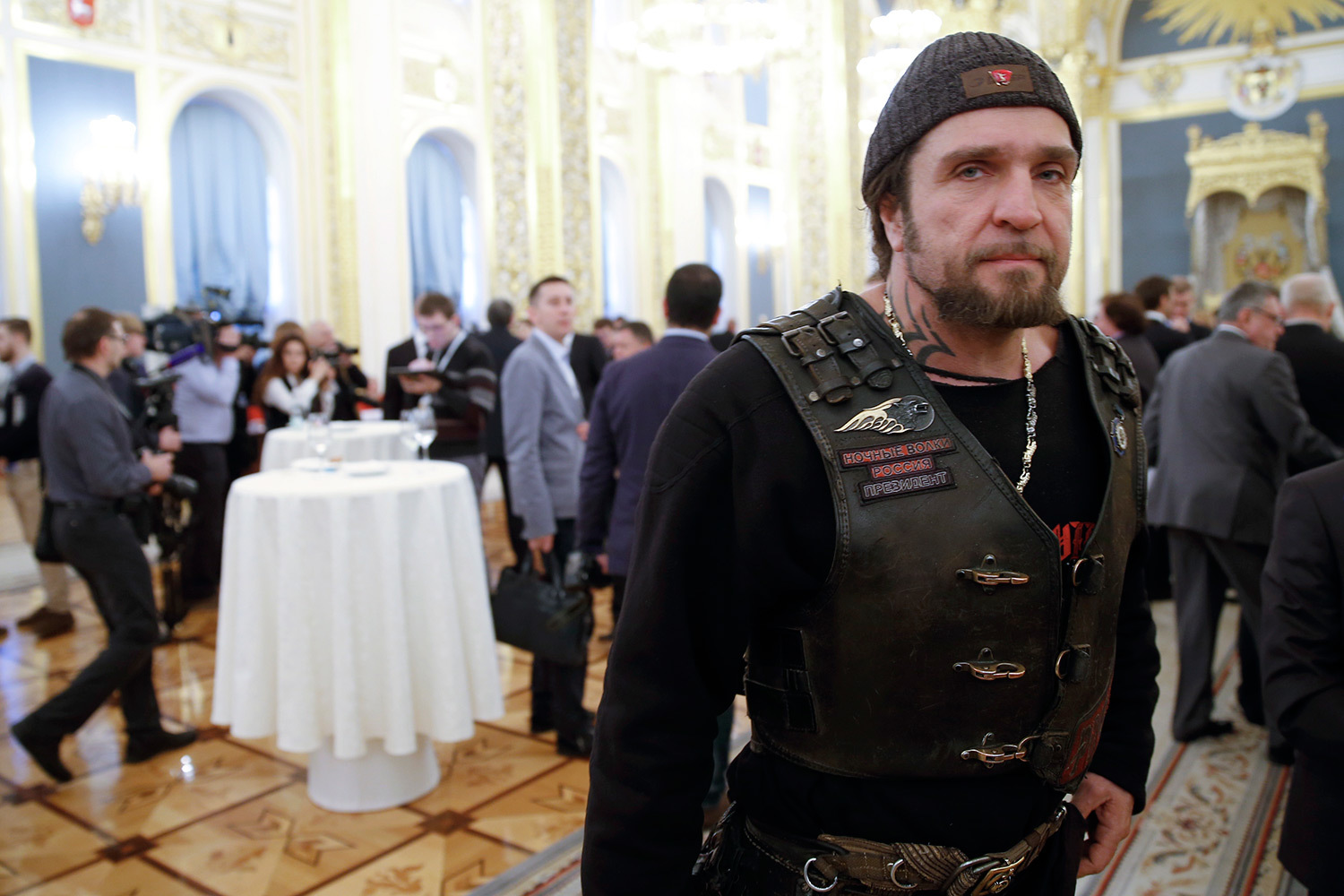 Biker leader Surgeon Zaldostanov beat journalist Sergei Dorenko (photo from a reception in the Kremlin) - My, , Sergey Dorenko, Surgeon, Bikers, Kremlin, Fight, Longpost, Motorcyclists