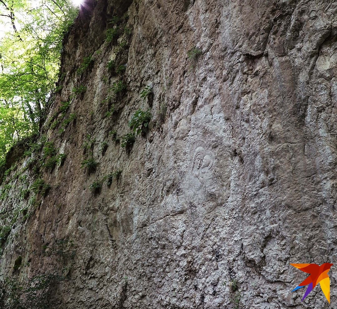 On the ancient settlement in the Otradnensky district, they found the face of the Virgin. A remake or miraculous image? - My, , Virgin, Краснодарский Край, Settlement, , Arkhyz, Longpost