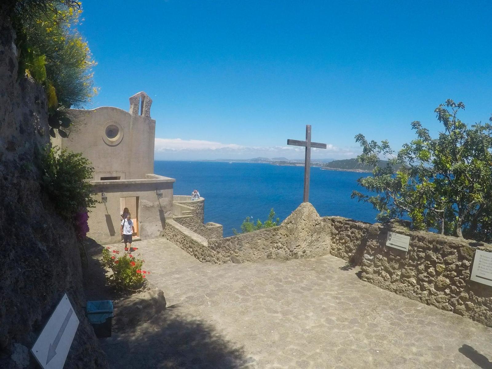 Aragonese castle with bar and nuns - My, Italy, Lock, Architecture, Sea, Cemetery, Death, Church, Nun, Longpost